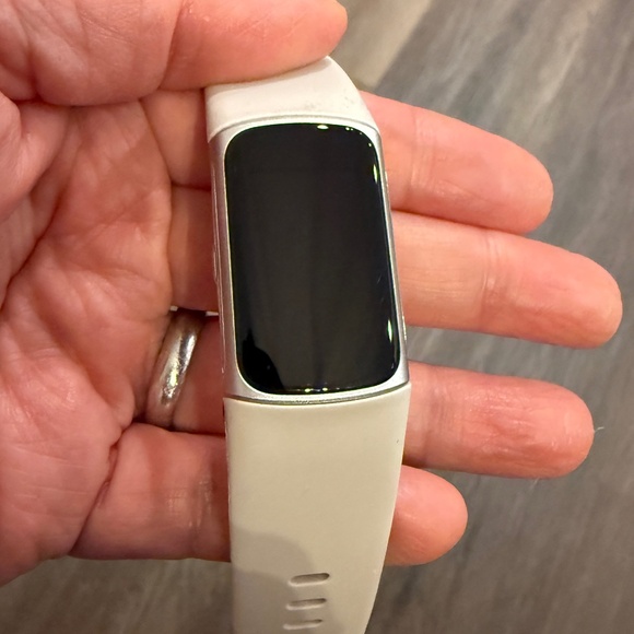 Fitbit Charge 6 - Picture 1 of 7